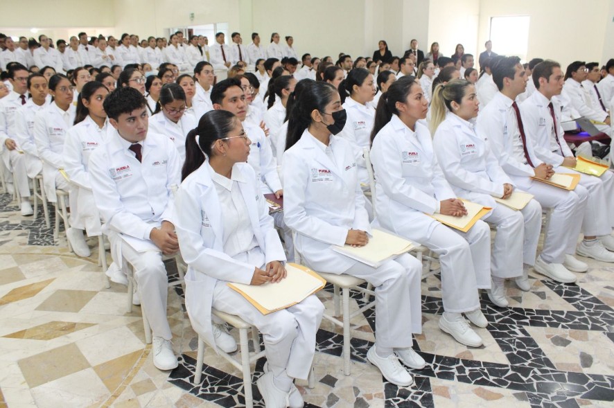 230 estudiantes de la USEP se preparan para el internado médico 2025-2026