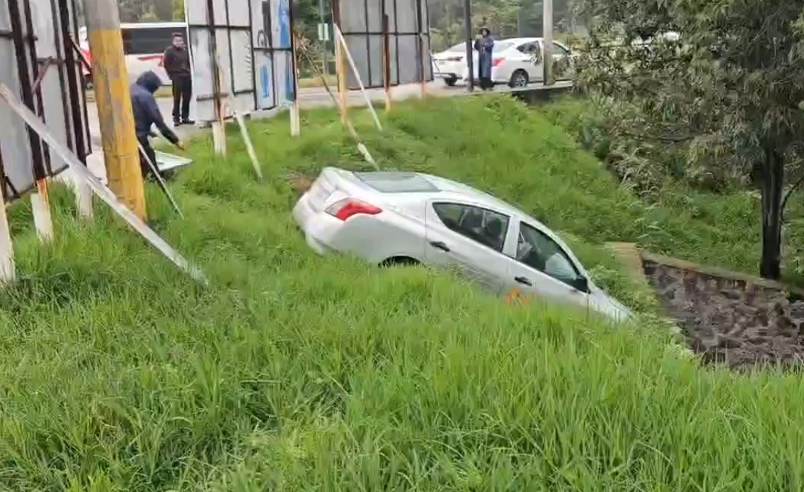 Accidente en Avenida Las Torres: auto cae al río Alseseca