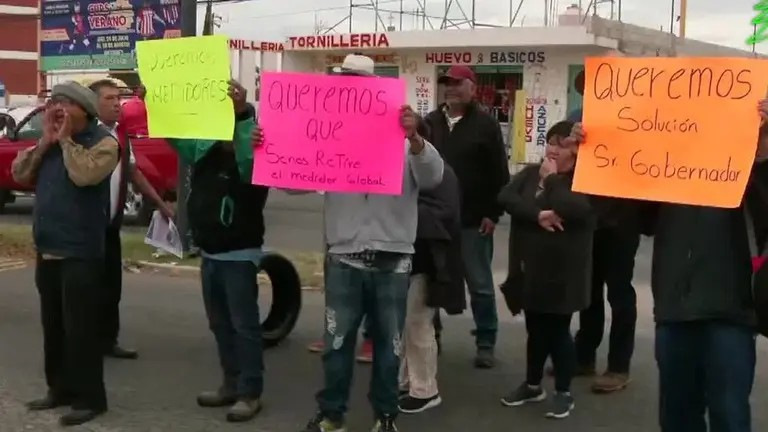 Protestan vecinos del sur de Puebla frente a la CFE por falta de electricidad