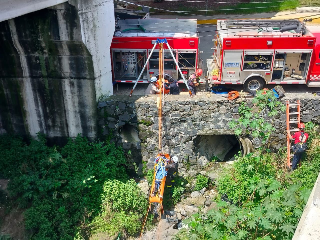 Atiende Protección Civil de San Andrés Cholula dos emergencias viales; una persona fallece en volcadura