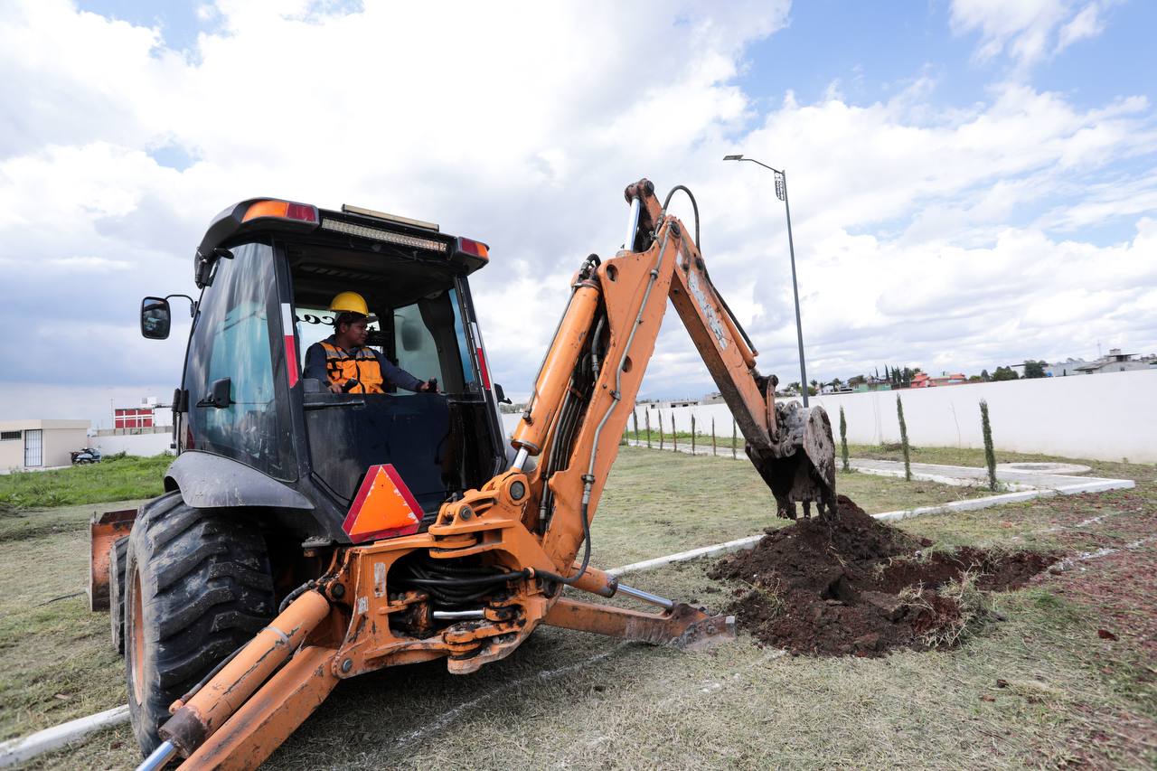 Inicia Lupita Cuautle obra en el panteón municipal de Santa María Tonantzintla