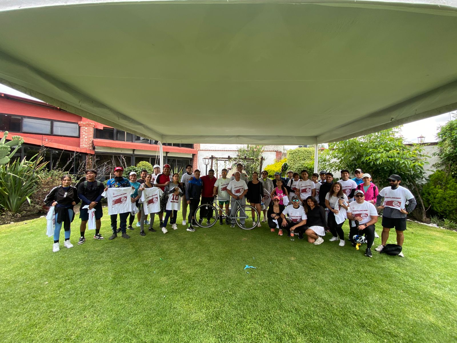 Cuautlancingo participa en la Vía Recreativa en el marco del Día del Padre