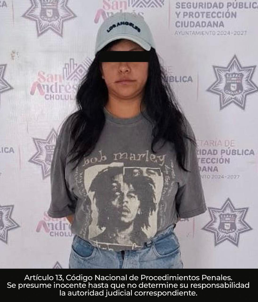 Detienen a mujer por posible robo a comercio en San Andrés Cholula