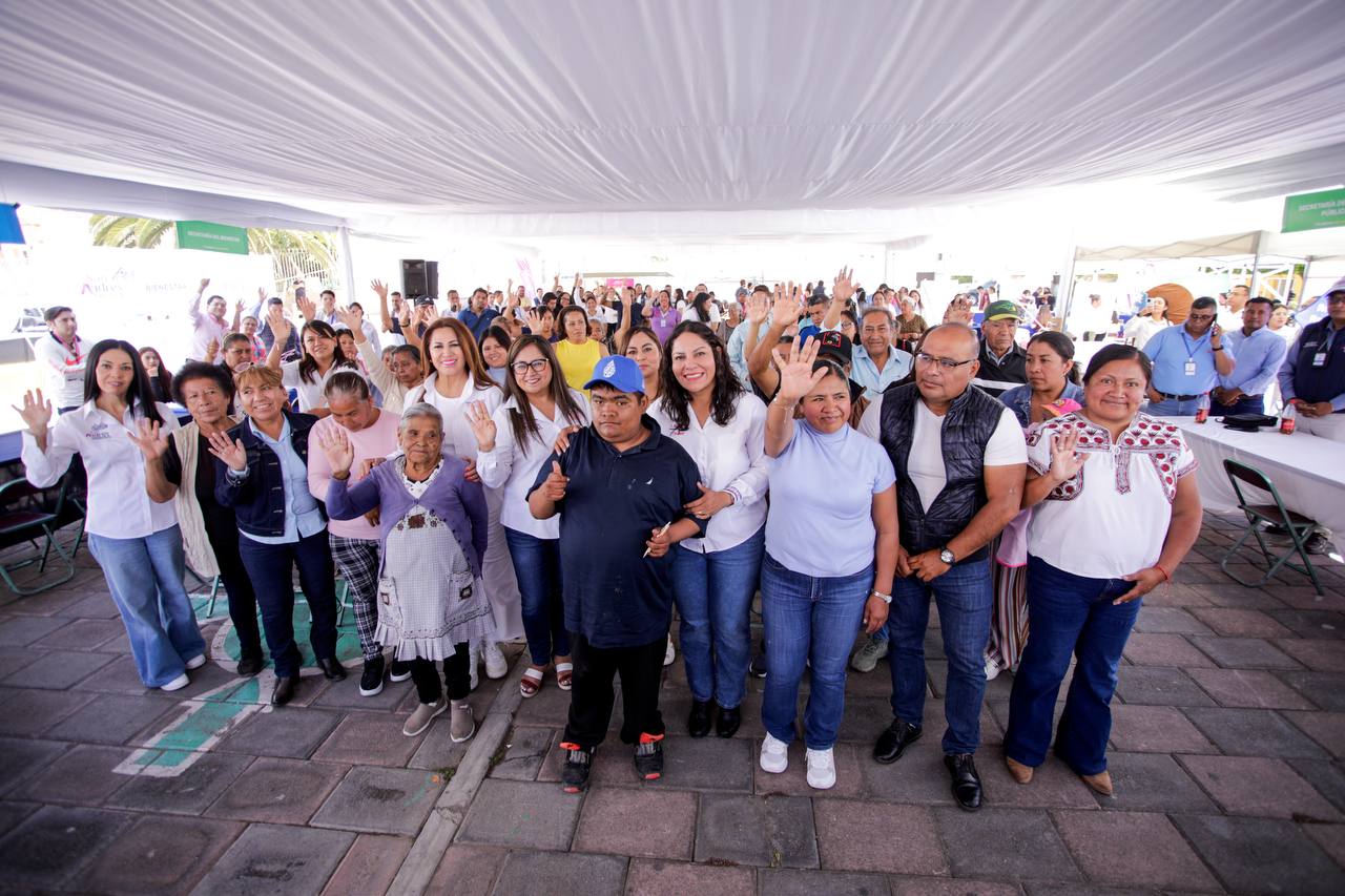 Lleva Lupita Cuautle servicios a San Rafael Comac