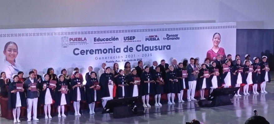 Se gradúa la segunda generación de la Universidad de la Salud de Puebla