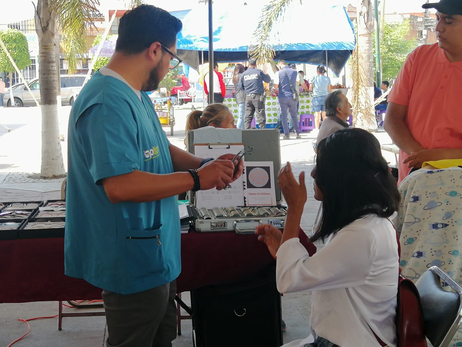 Tonantzin Fernández acerca servicios públicos a Santiago Momoxpan con "Miércoles Ciudadano, Escuchando a Cholula"