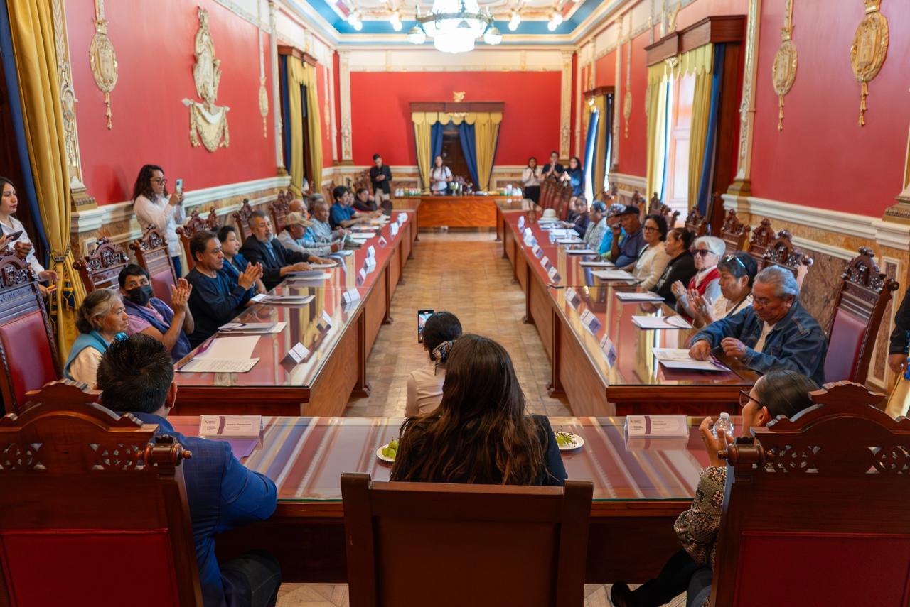 Entrega gratuita de actas de nacimiento garantiza derechos a adultos mayores