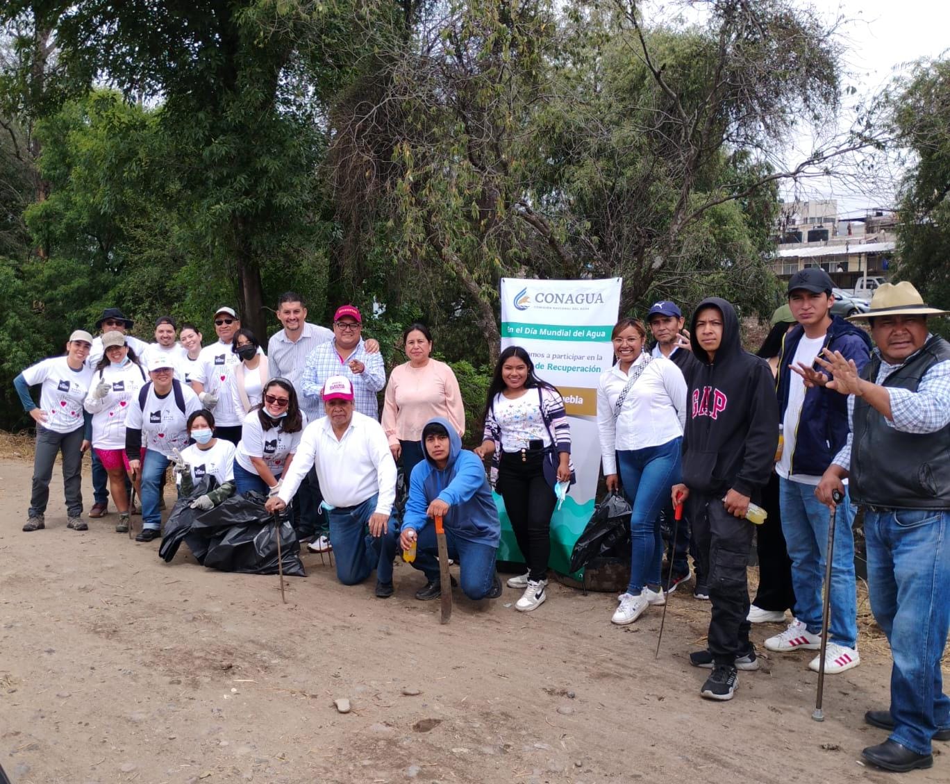 Encabeza Omar Muñoz faena de limpieza en el Río Atoyac 