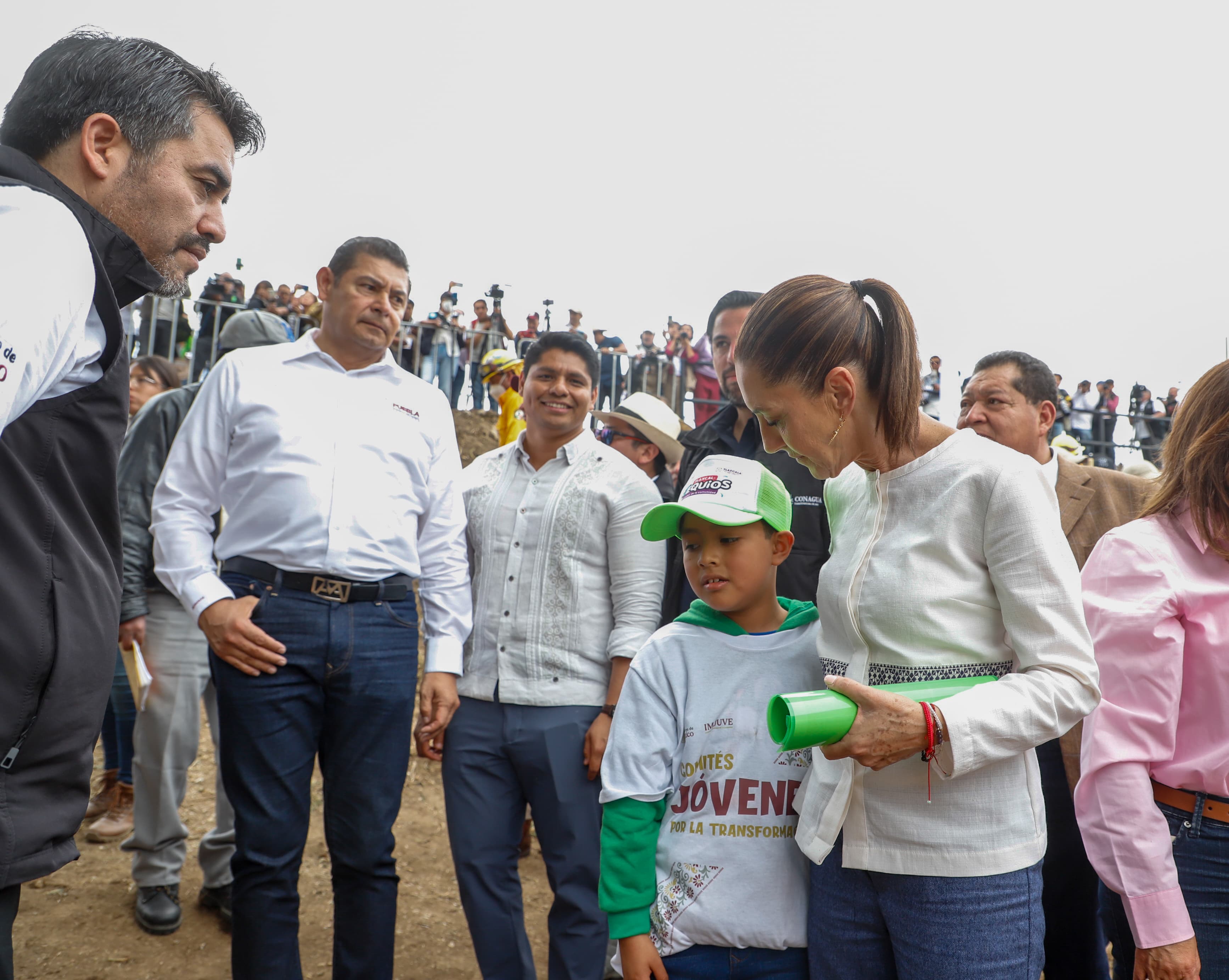 Omar Muñoz acompaña a Claudia Sheinbaum al arranque de limpieza del río Atoyac
