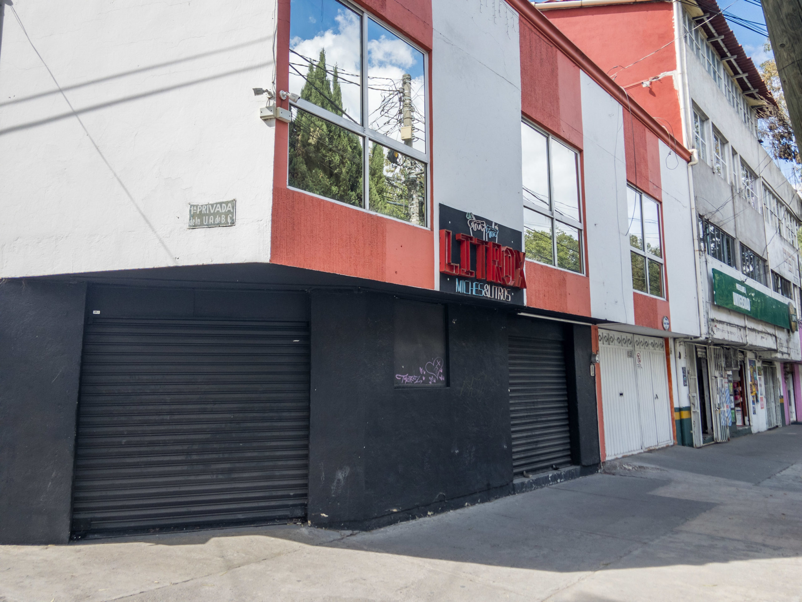 Autoridades municipales clausuran 39 establecimientos de venta de alcohol en Puebla