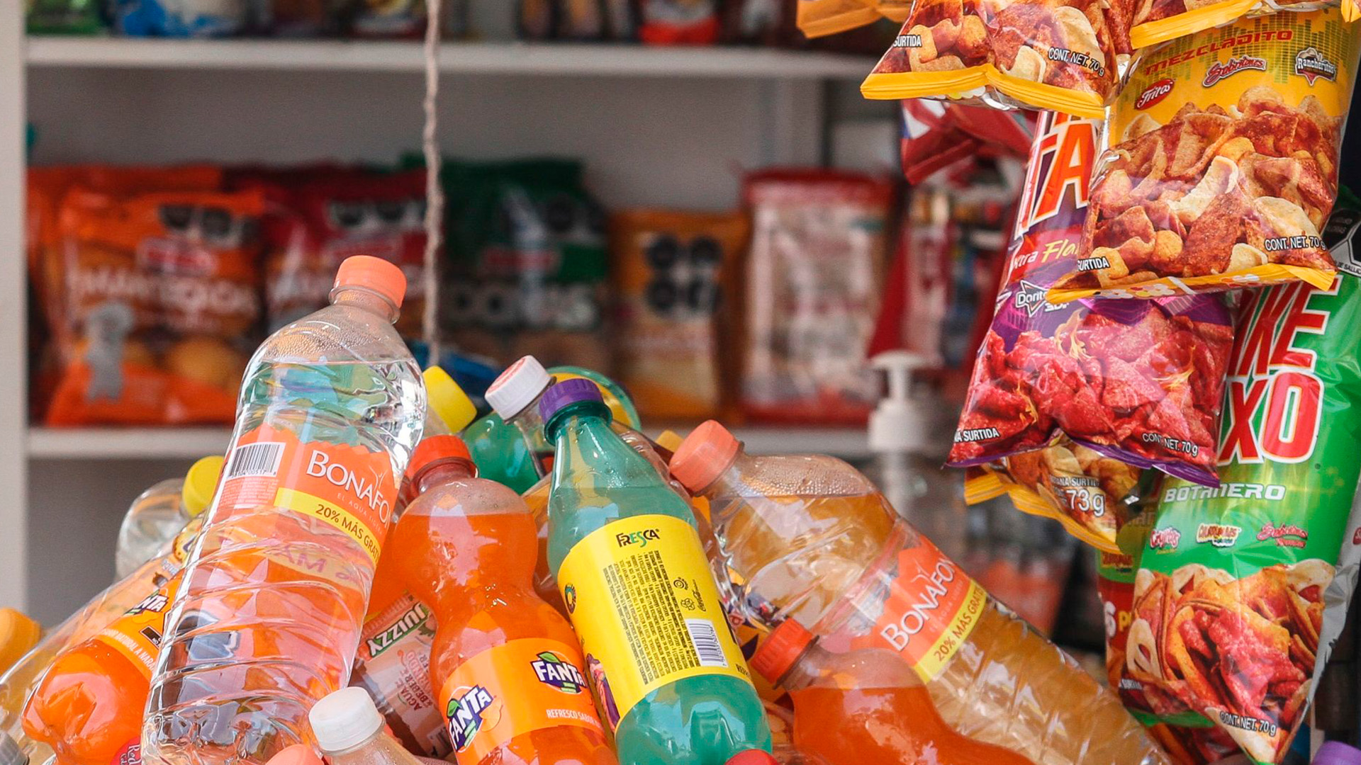 Prohibición de comida chatarra en escuelas: multas y cambios en 2025 en México