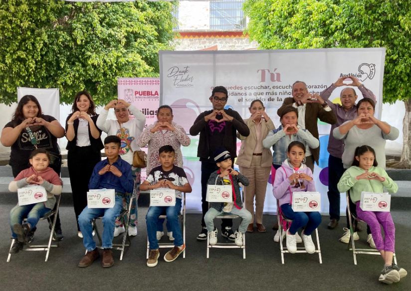 SEDIF entrega 50 aparatos auditivos a niñas, niños y adolescentes