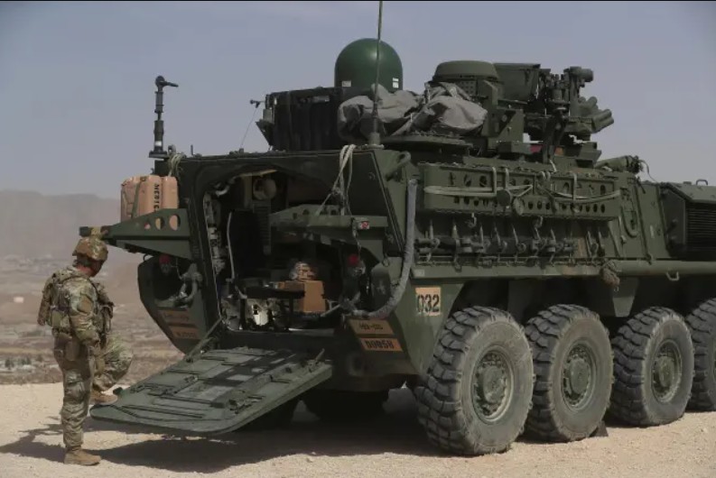 Despliegue de vehículos blindados en frontera genera preocupación en migrantes