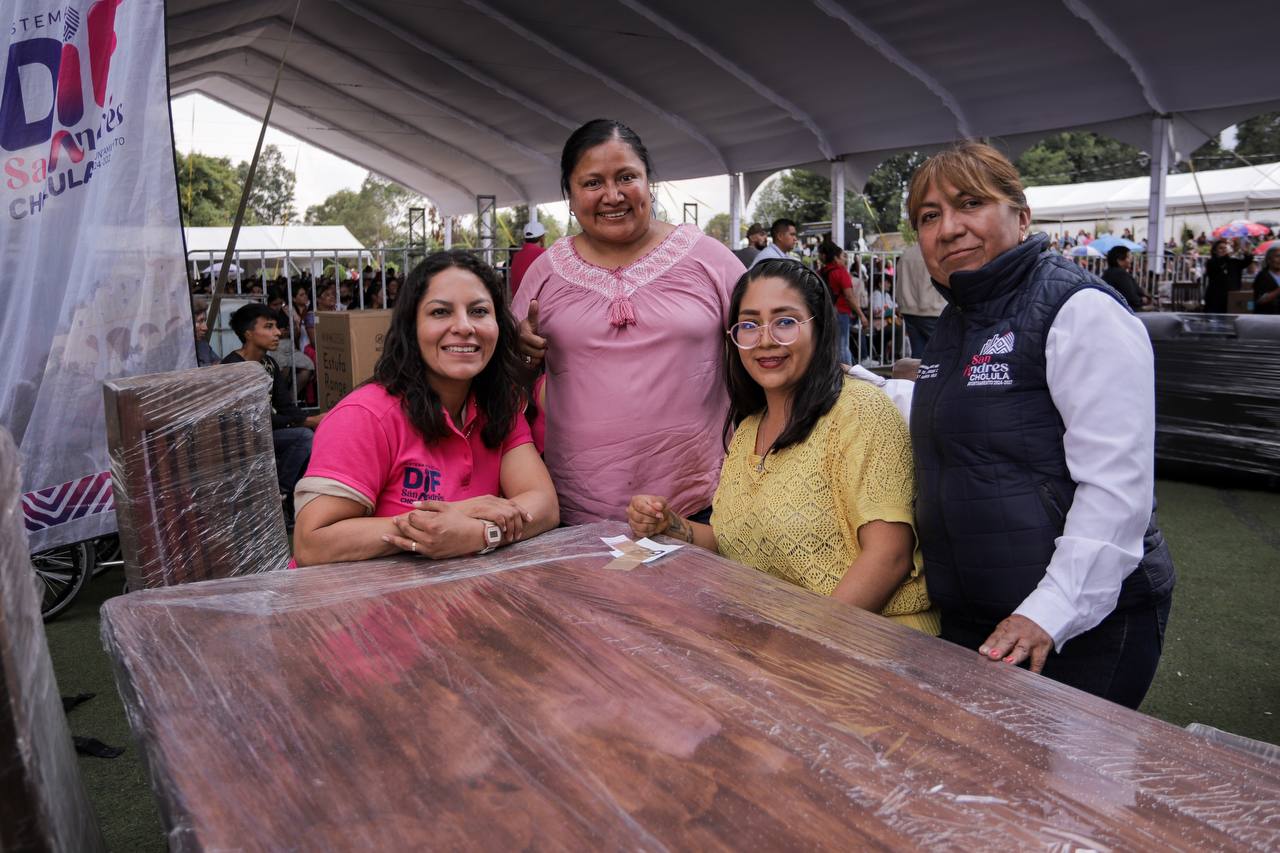 Reconocen en San Andrés el amor y entrega de las madres