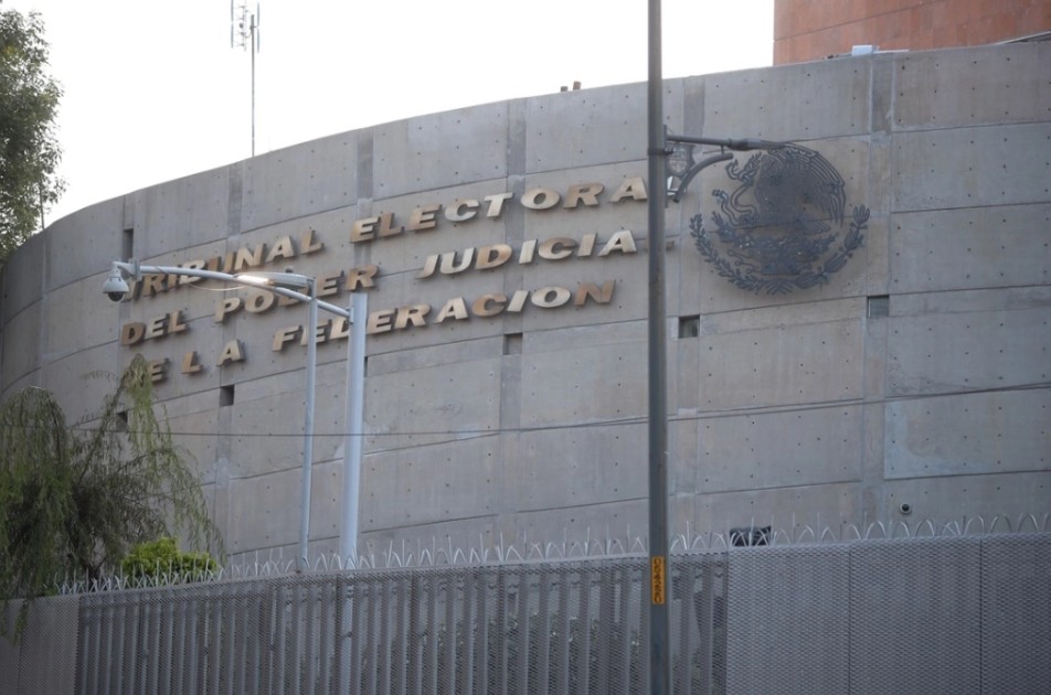 TEPJF avala revisión del INE para impedir jueces con historial delictivo