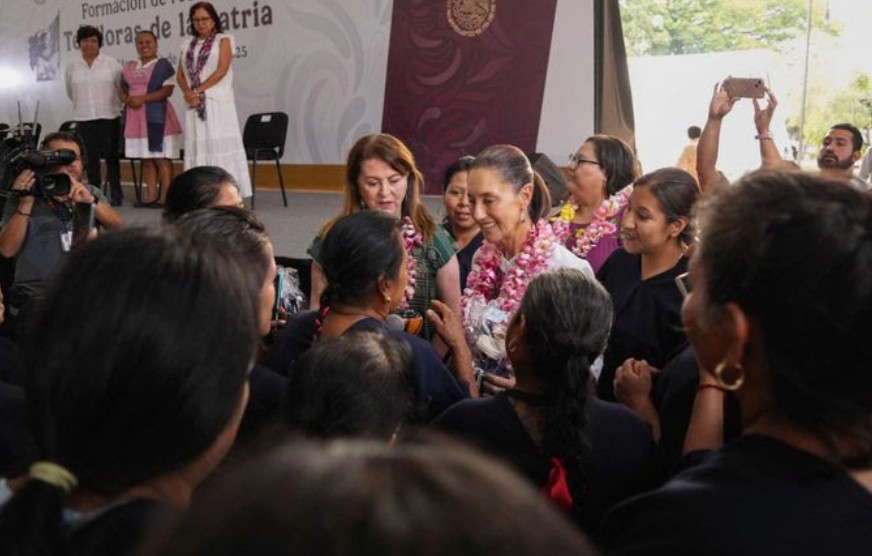 Claudia Sheinbaum lanza Red de Tejedoras de la Patria en Morelos