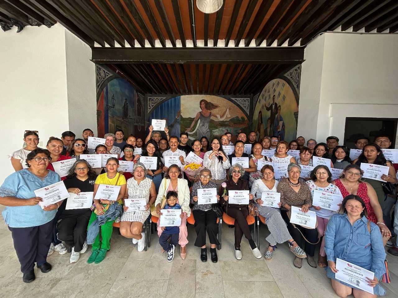 Tonantzin Fernández reconoce la labor docente en espacios comunitarios de San Pedro Cholula