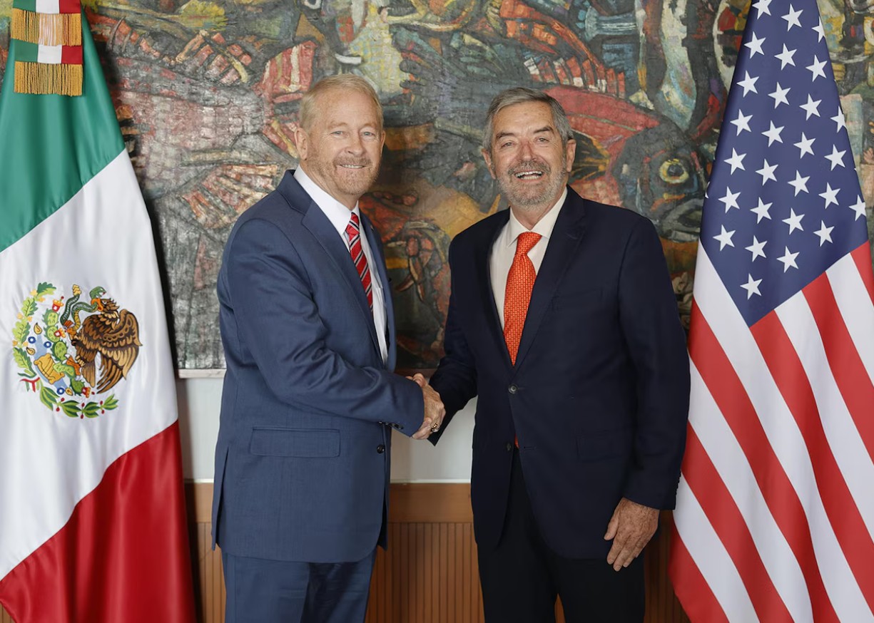 Juan Ramón de la Fuente y embajador de EE. UU. inician relación bilateral con diálogo abierto