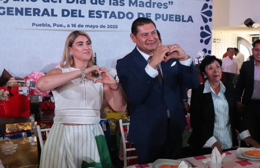 Reconocen a madres de la Fiscalía de Puebla por su compromiso y vocación