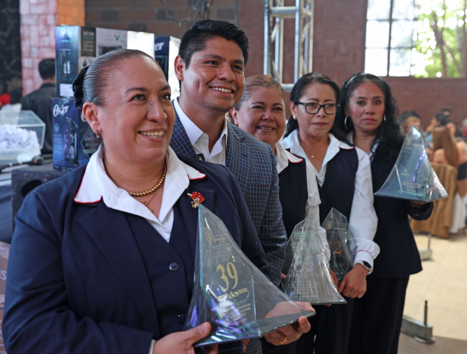 Reconoce Omar Muñoz labor docente como constructora del presente y futuro de la comunidad 