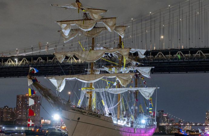  2 fallecidos y 20 heridos tras choque de Buque Cuauhtémoc en Puente de Brooklyn