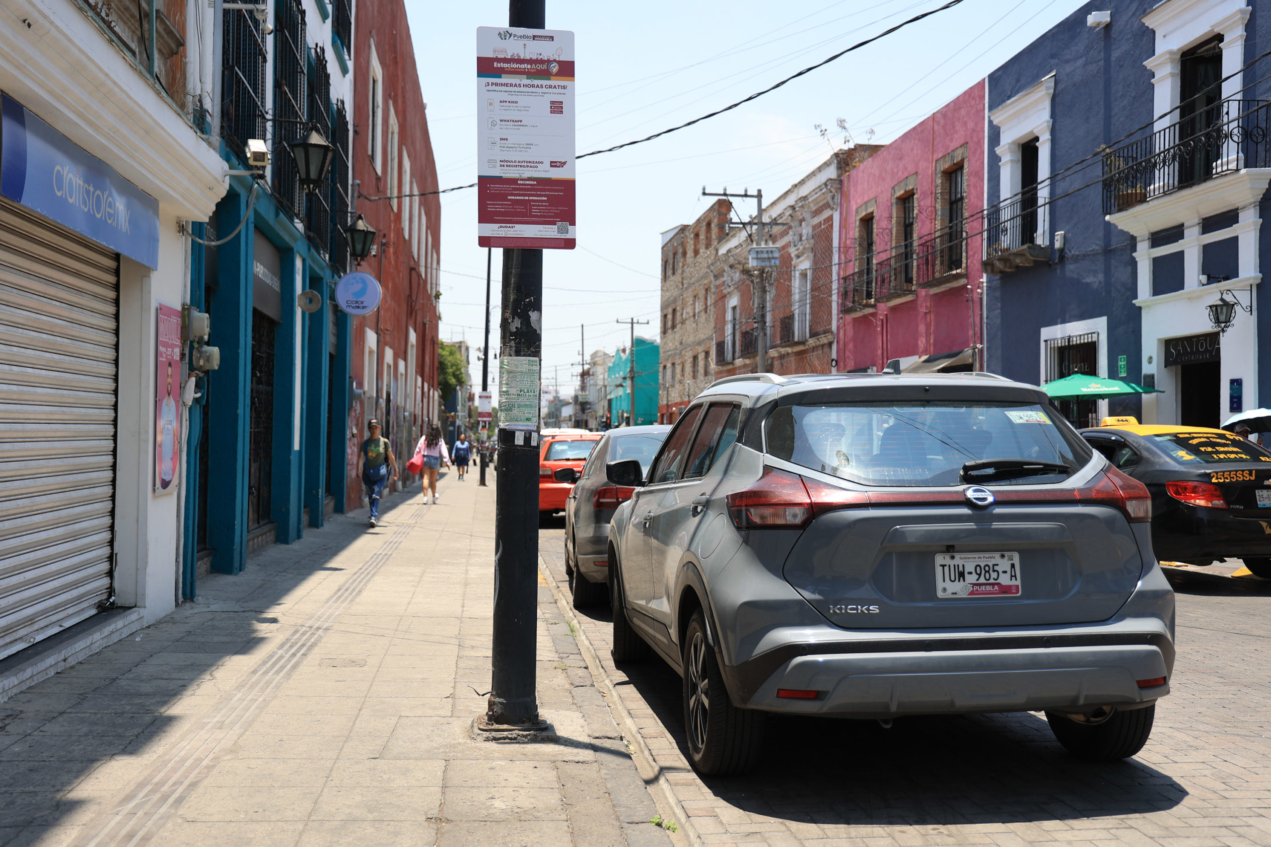 Inicia operación de parquímetros en Puebla con 10 mil espacios disponibles