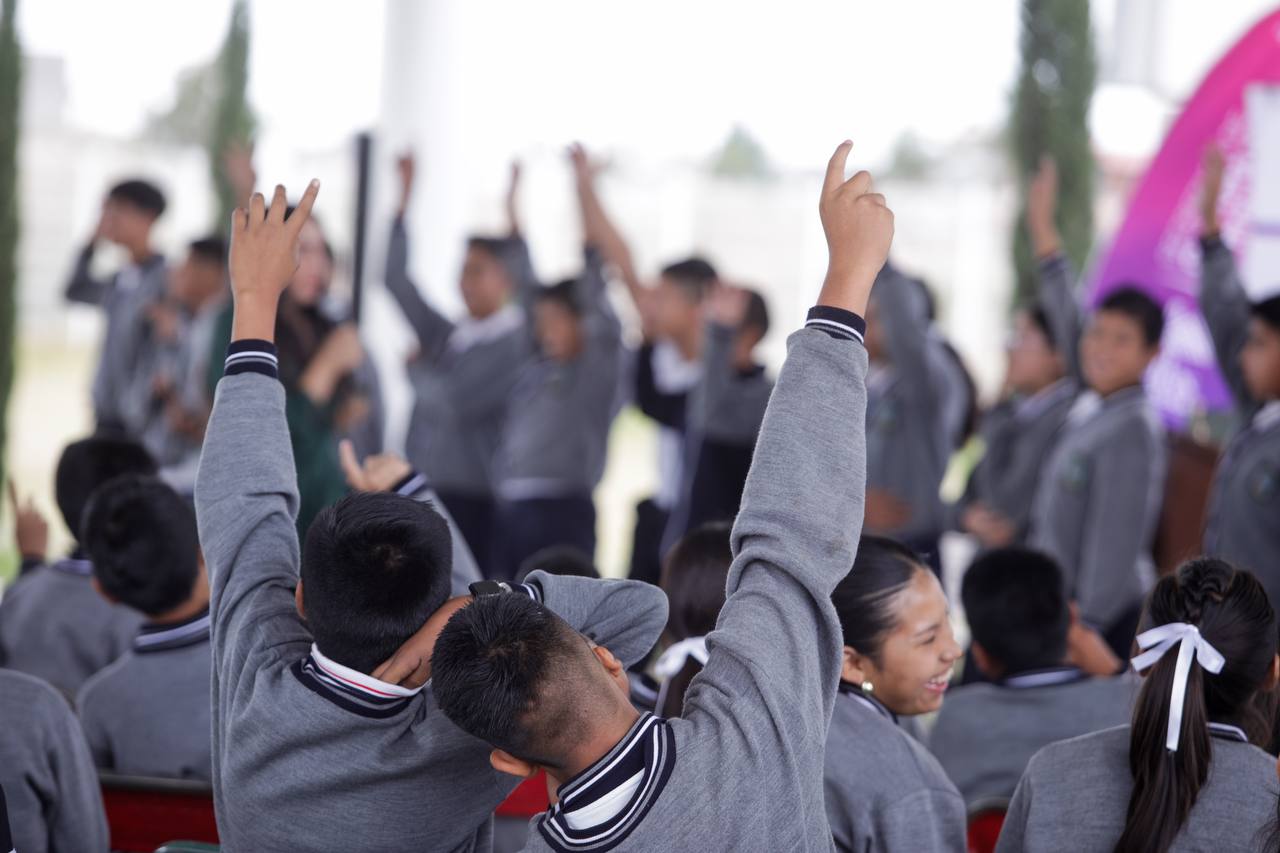 Incentiva Lupita Cuautle hábito de la lectura en niñez de San Andrés Cholula