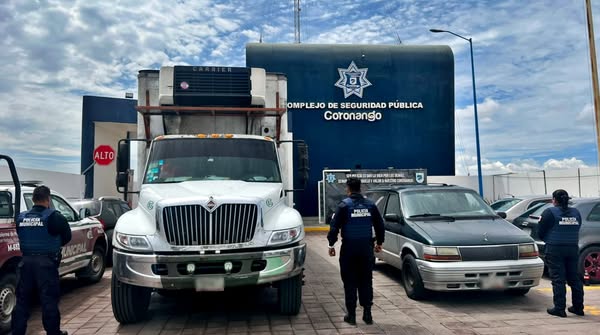 Rescatan a conductor y recuperan tractocamión robado en San Antonio Mihuacán