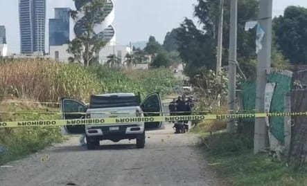 Hombre es asesinado a tiros dentro de camioneta en San Andrés Cholula