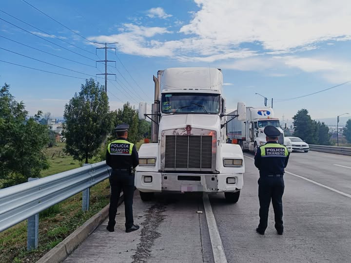 Recuperan tractocamión robado gracias a oportuna intervención de Tránsito Municipal