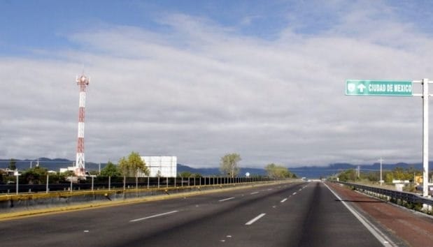 Permanece bloqueo en autopista México-Puebla por pobladores de San Miguel Xoxtla