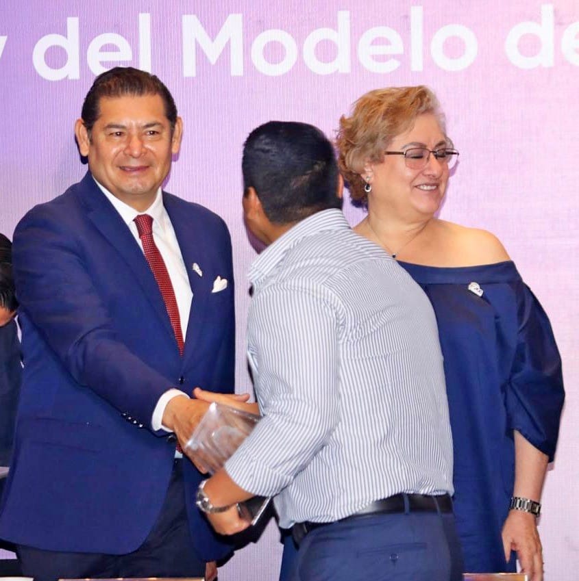 Acude Omar Muñoz a la presentación de la “Plataforma Digital Estatal, Revolución Digital por Amor a Puebla” 