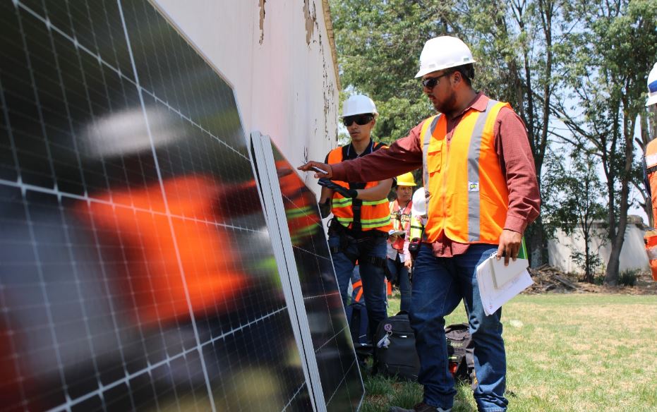 Impulsan certificación técnica en energía fotovoltaica en Puebla