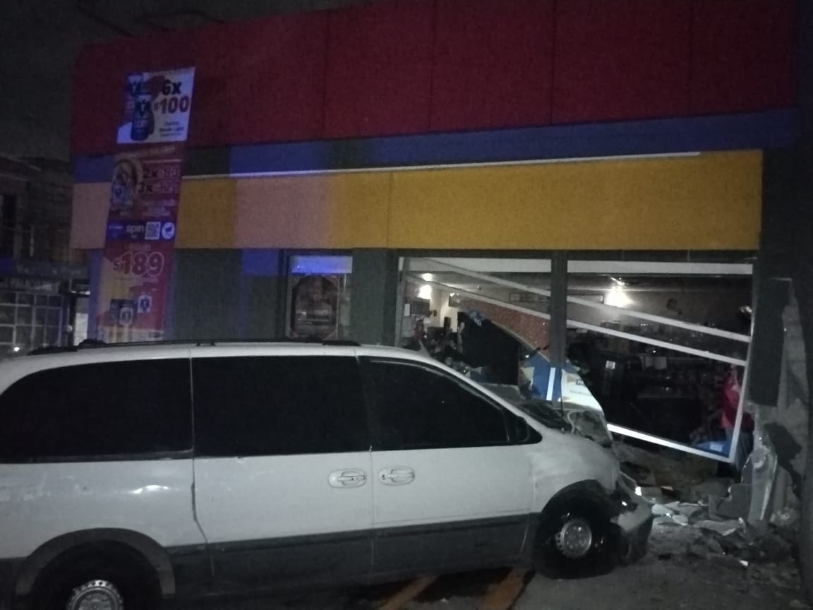 Elementos de la Dirección Vial de Cuautlancingo detienen a un hombre por daño en propiedad ajena 