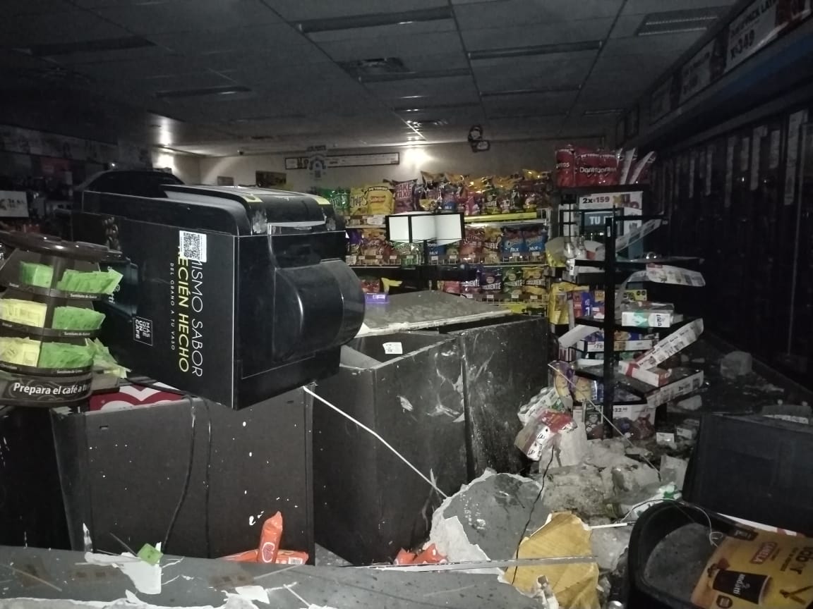 Elementos de la Dirección Vial de Cuautlancingo detienen a un hombre por daño en propiedad ajena 