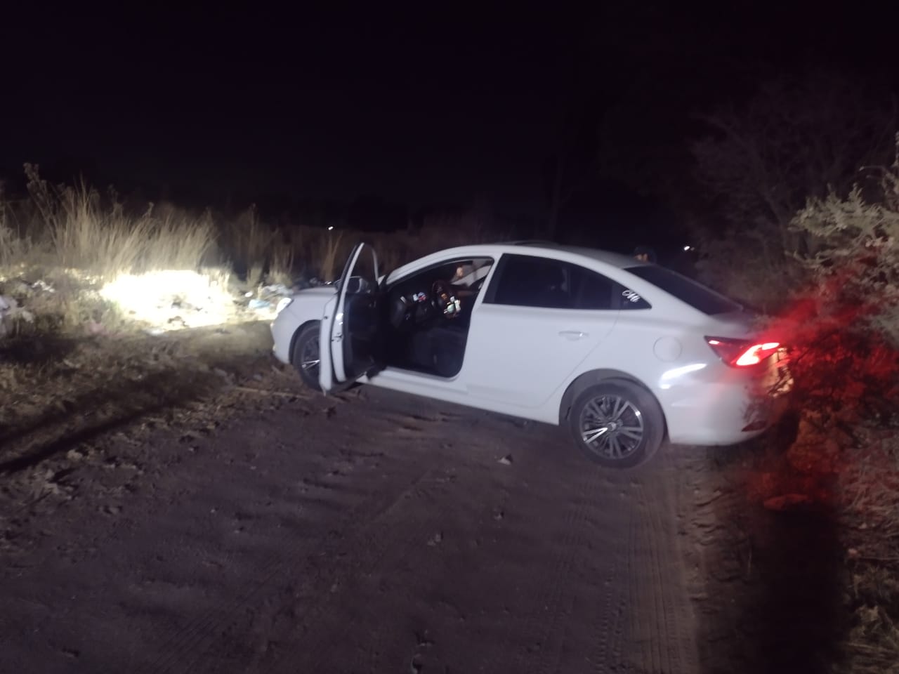 Elementos de la Dirección de Seguridad Vial de Cuautlancingo recuperan vehículo robado a conductor de la plataforma Didi