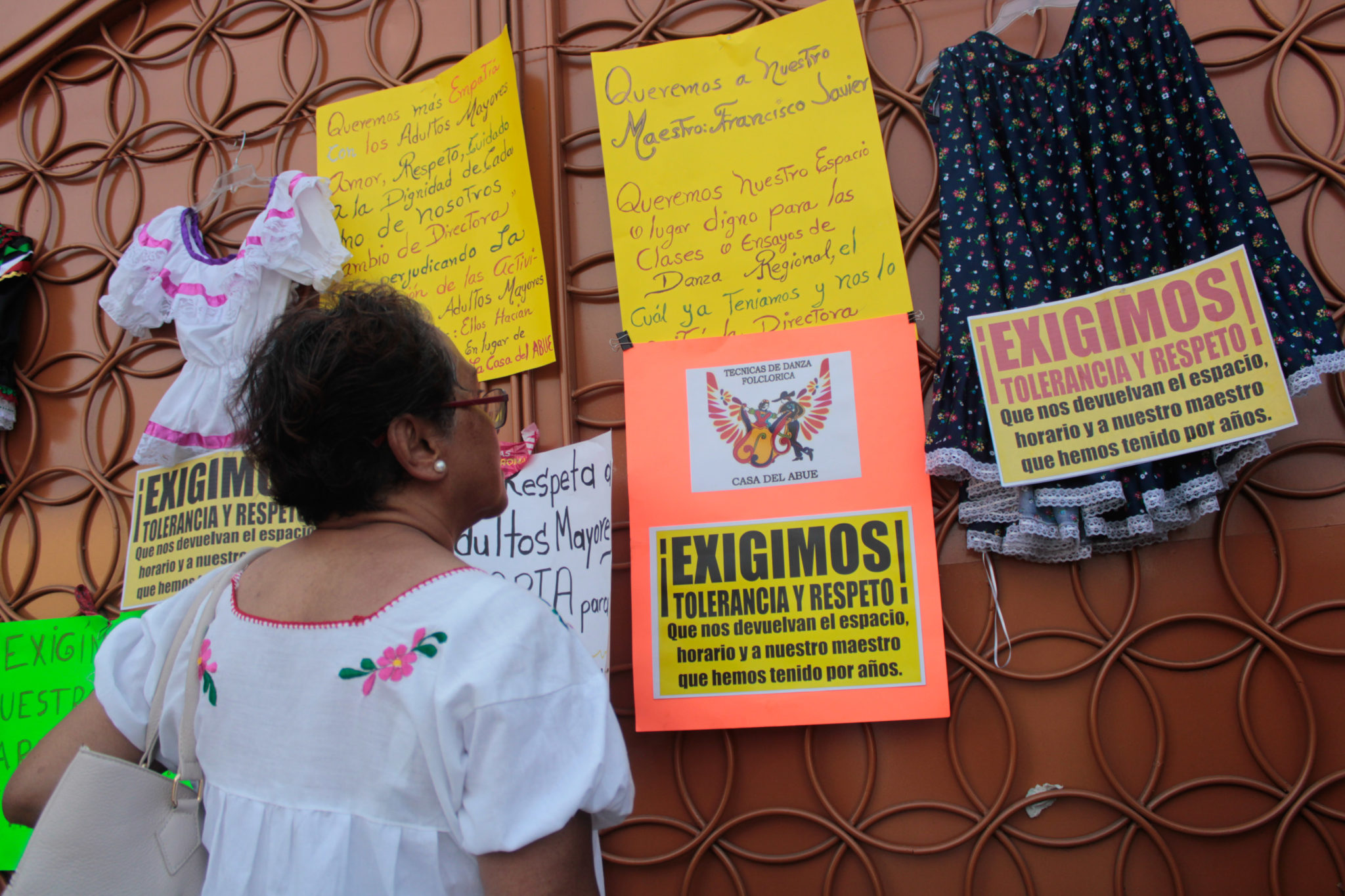 Adultos mayores exigen destitución de coordinadora de la “Casa del Abue”; denuncian abandono e irregularidades