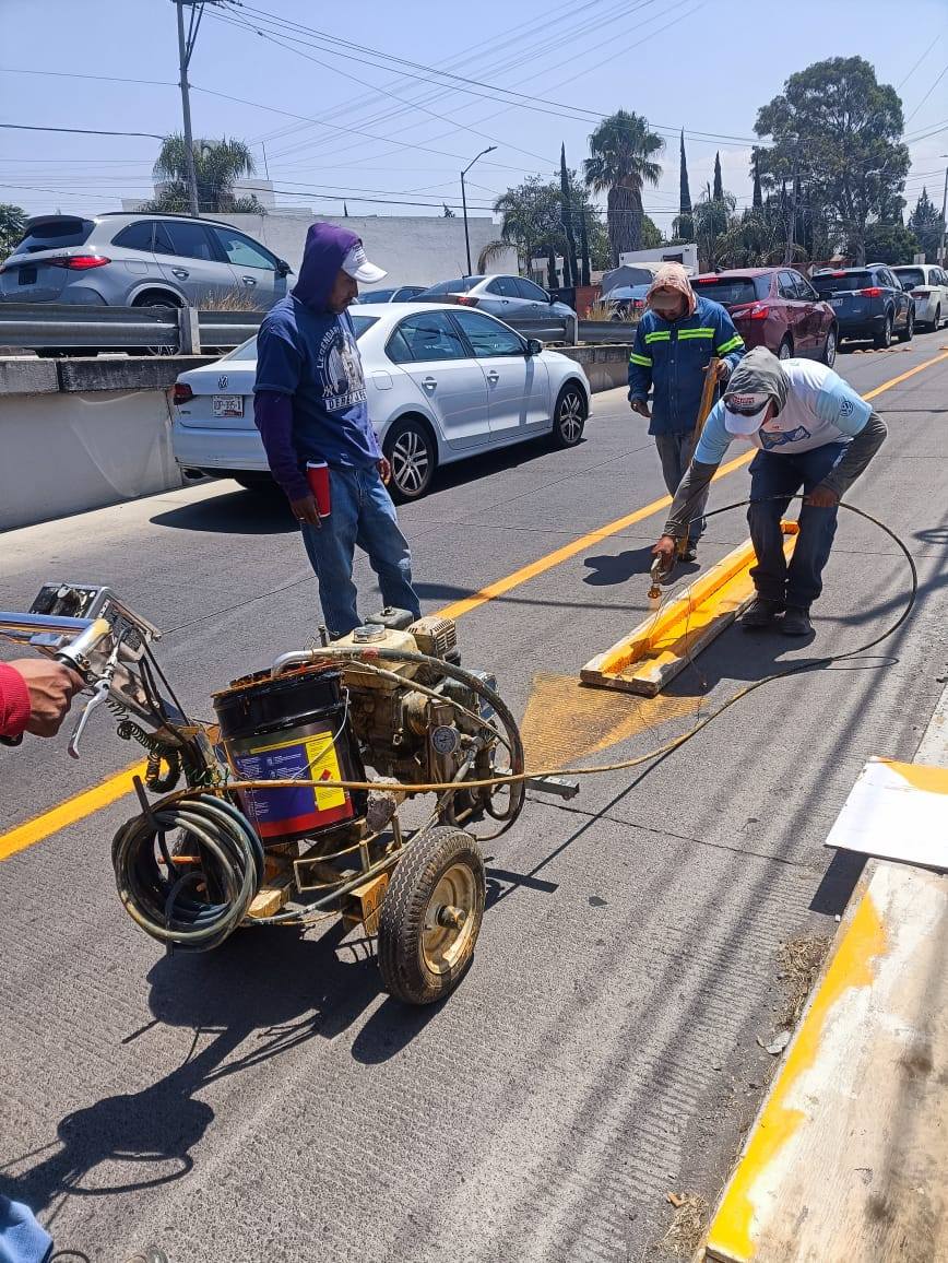 realizan trabajo de mantenimiento vial momoxpan 4
