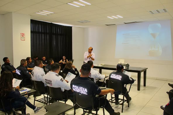 Capacitan a policías de San Andrés Cholula en prevención de la tortura