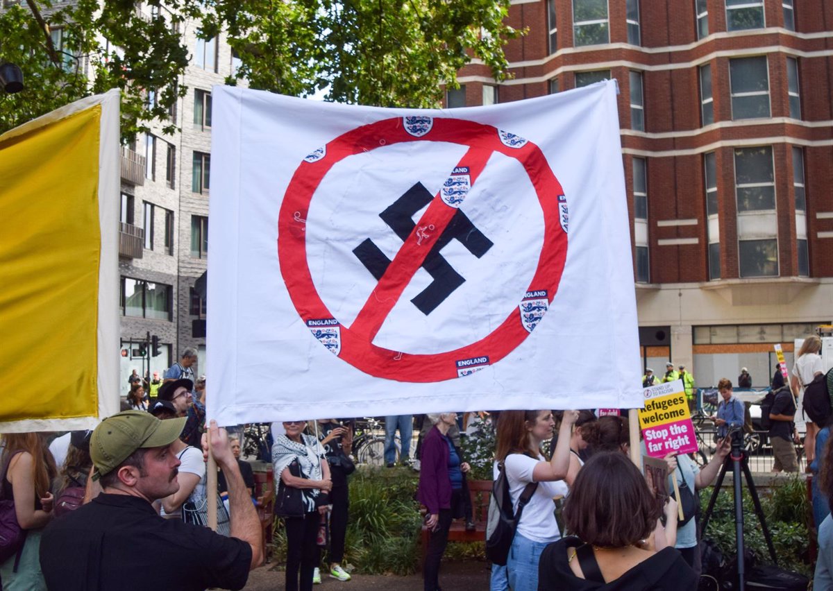 Detienen a nueve personas por celebrar el cumpleaños de Hitler en Reino Unido