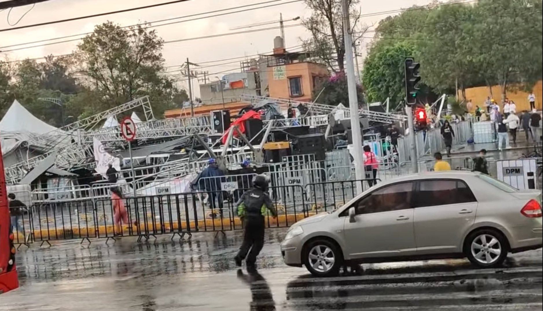 Colapsa escenario del concierto por el Día de las Madres en la alcaldía Gustavo A. Madero 