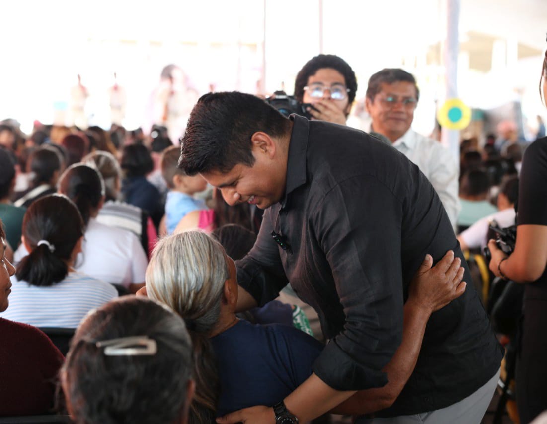 Arranca Omar Muñoz festejos por el "Día de las Madres” en San Lorenzo Almecatla y Sanctorum 