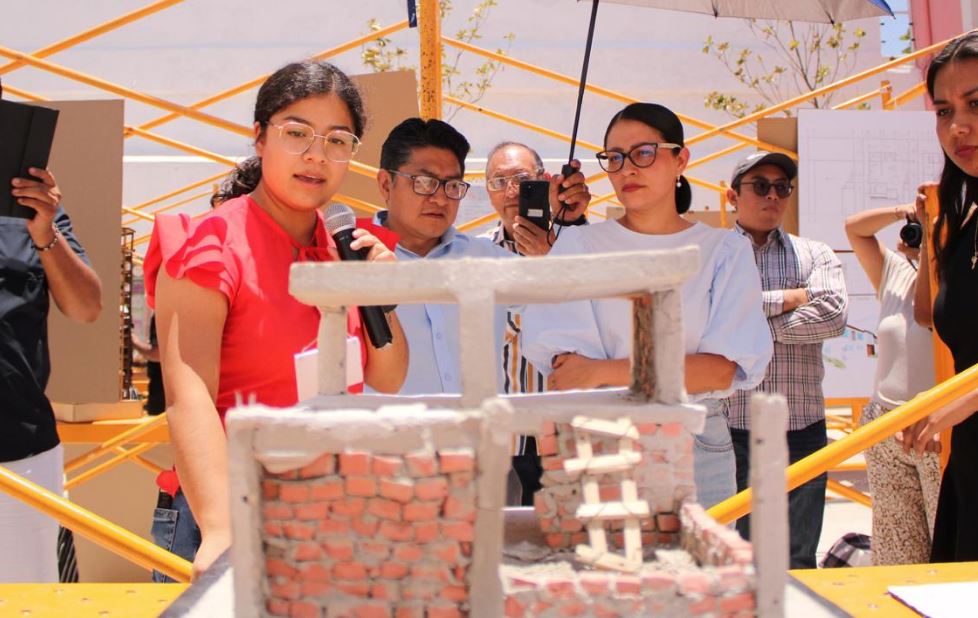 Exponen talento universitario en el Centro Histórico de Puebla