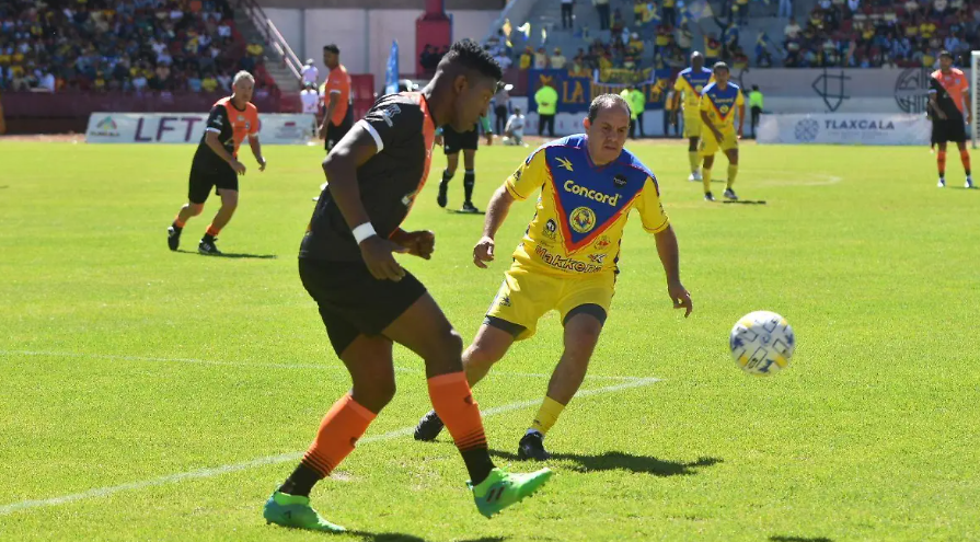¡Cuauhtémoc Blanco roba el show en el Juego de Leyendas en Tlaxcala!