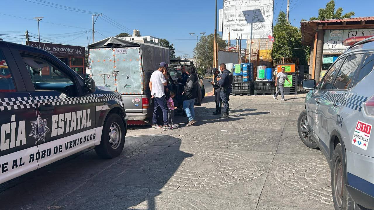 Hallan camioneta reportada como robada; fue abandonada en Teolocholco