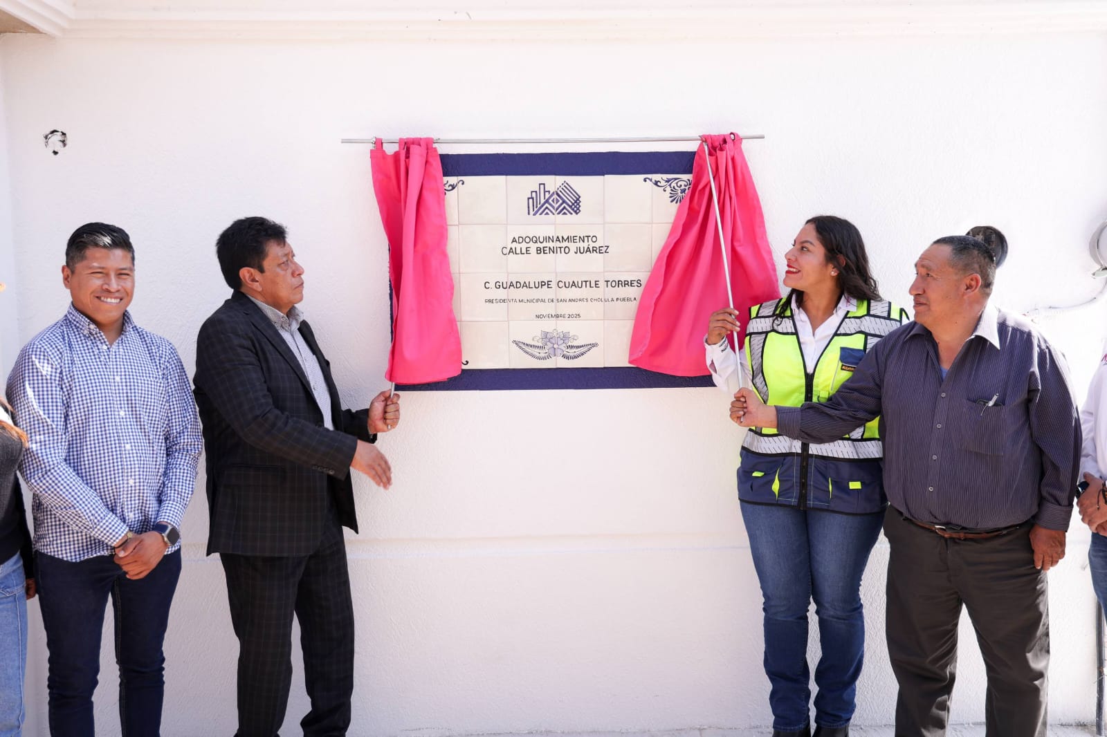 Avanza Lupita Cuautle en la modernización de vialidades, ahora en San Bernardino Tlaxcalancingo