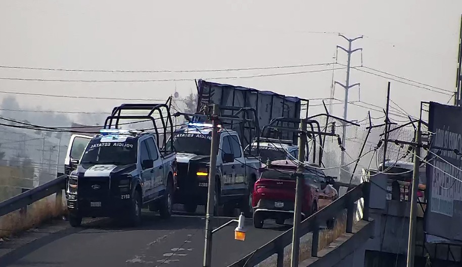 Bloquean autopista Puebla–Tlaxcala con quema de maquinaria; autoridades mantienen control 