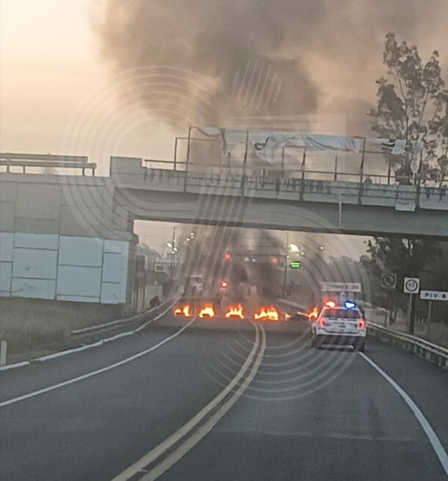 Tlaxcala se paraliza: bloqueos y fuego en carreteras por precio del maíz