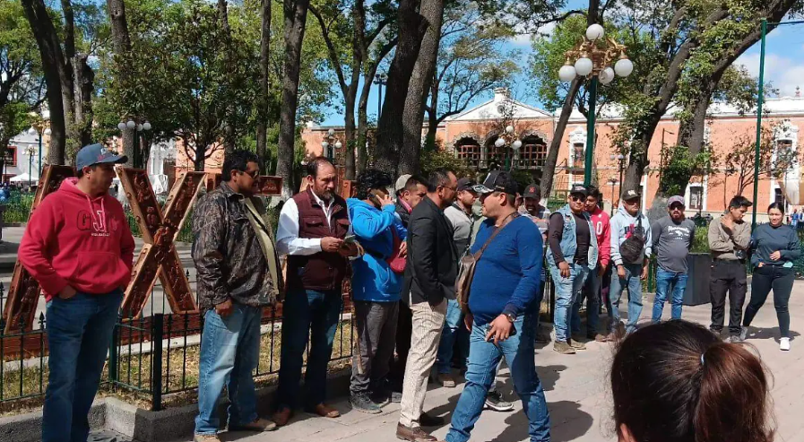 Transportistas de Tlaxcala estallan tras agresión en obra federal