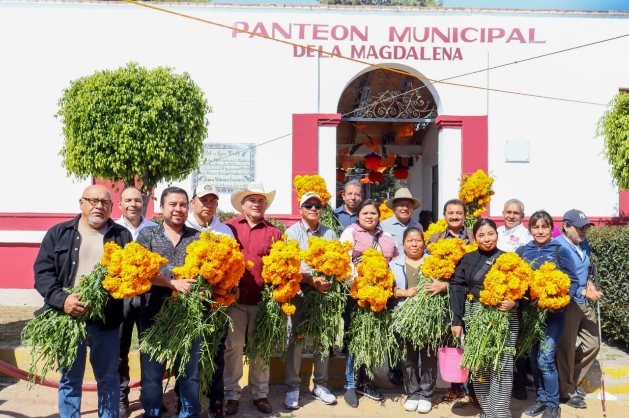 entregan flores en panteones spch 3